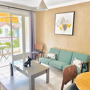 https://2-bedroom-flat-cannes-center-with-balcony-la-croisette.fr-provencehotel.com