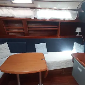 https://best-barcelona-boat-experience.catalonia-hotels.com